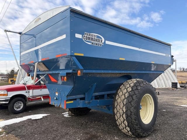 Image of Kinze 650 equipment image 1