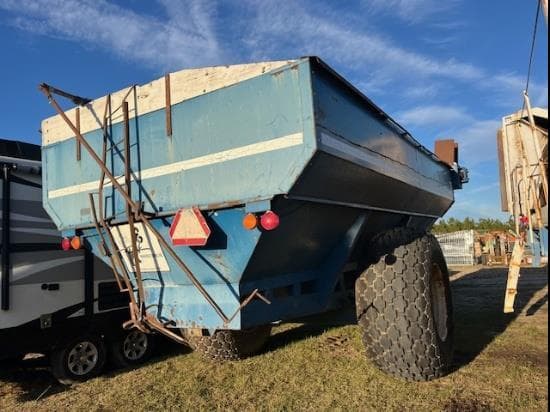 Image of Kinze 800 equipment image 4