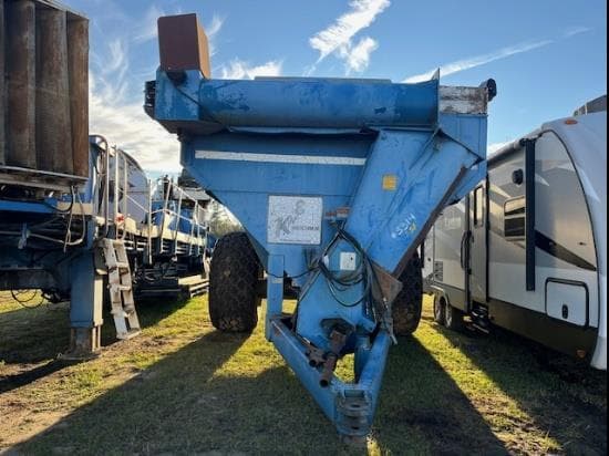 Image of Kinze 800 equipment image 1