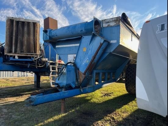 Image of Kinze 800 equipment image 2