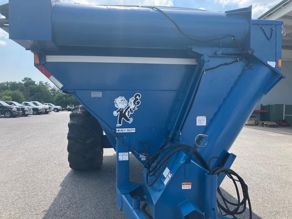 Image of Kinze 800 equipment image 2