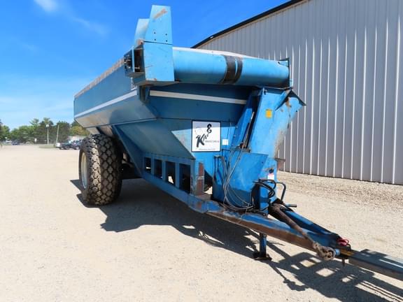 Image of Kinze 800 equipment image 1