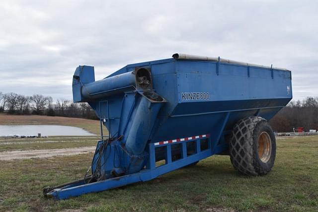 Image of Kinze 800 equipment image 3