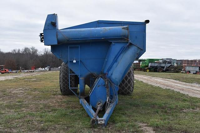 Image of Kinze 800 equipment image 2