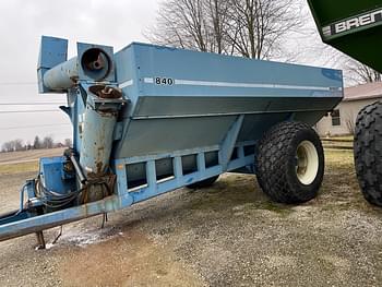 Kinze 840 Equipment Image0