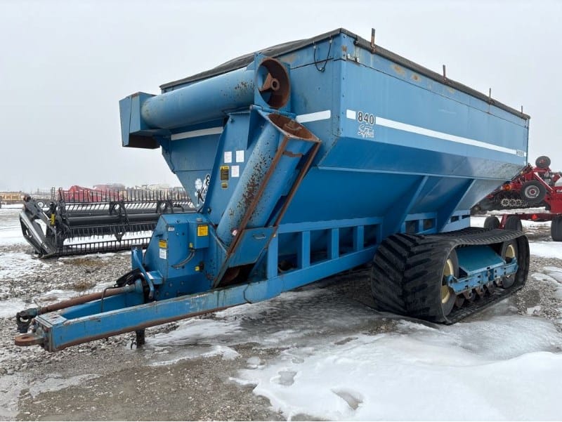 Kinze 840 Equipment Image0