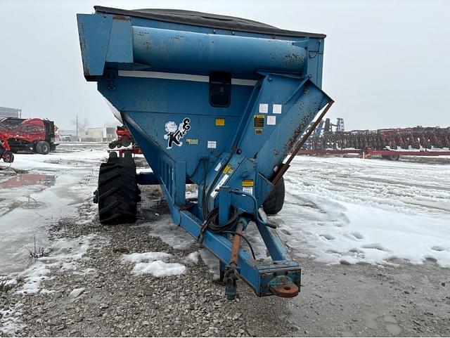 Image of Kinze 840 equipment image 2