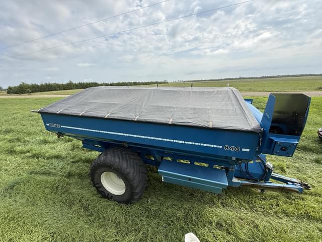 Image of Kinze 840 equipment image 1