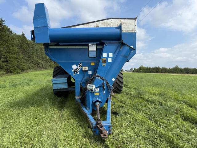 Image of Kinze 840 equipment image 2