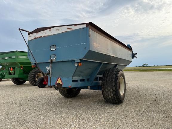 Image of Kinze 840 equipment image 1
