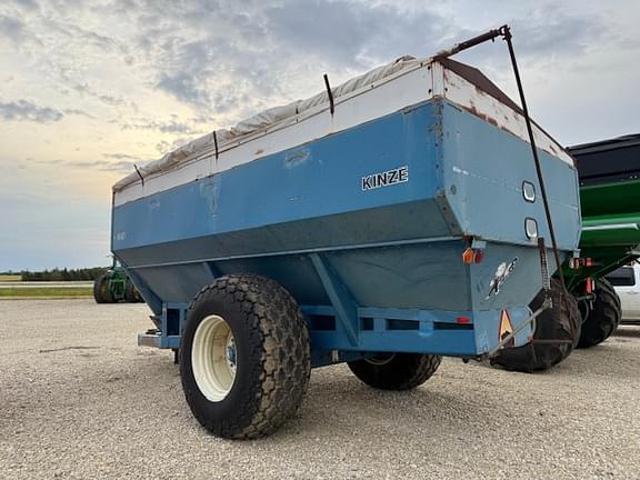 Image of Kinze 840 equipment image 4