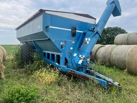 Image of Kinze 840 equipment image 1