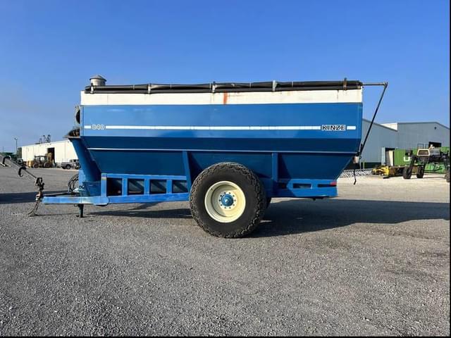 Image of Kinze 840 equipment image 2