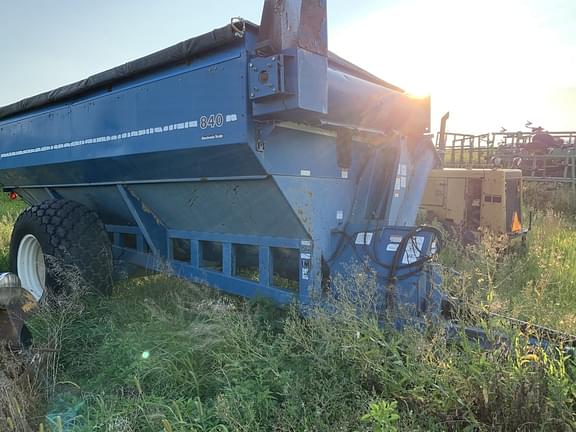 Image of Kinze 840 equipment image 2