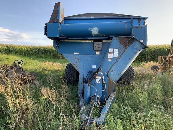 Image of Kinze 840 equipment image 1