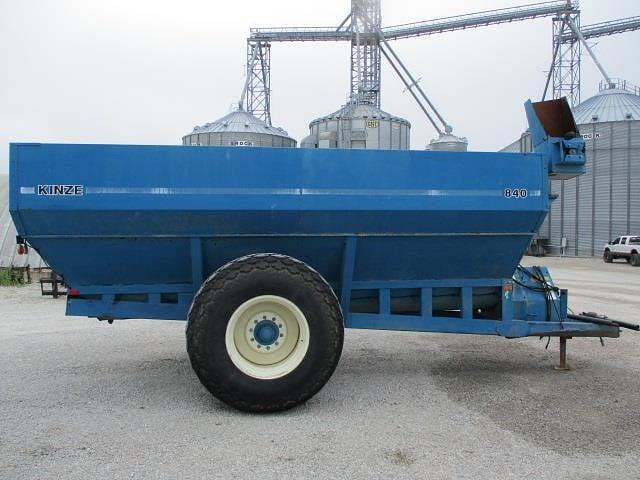 Image of Kinze 840 equipment image 3