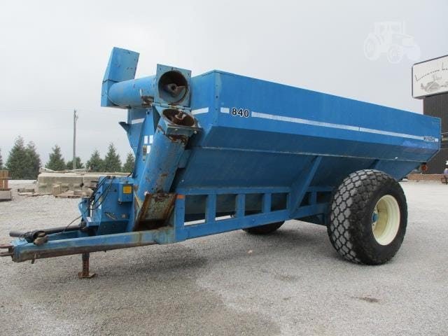 Kinze 840 Equipment Image0