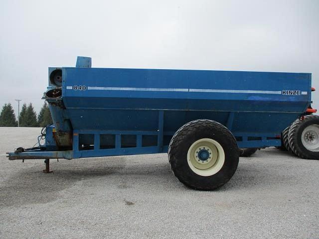 Image of Kinze 840 equipment image 2