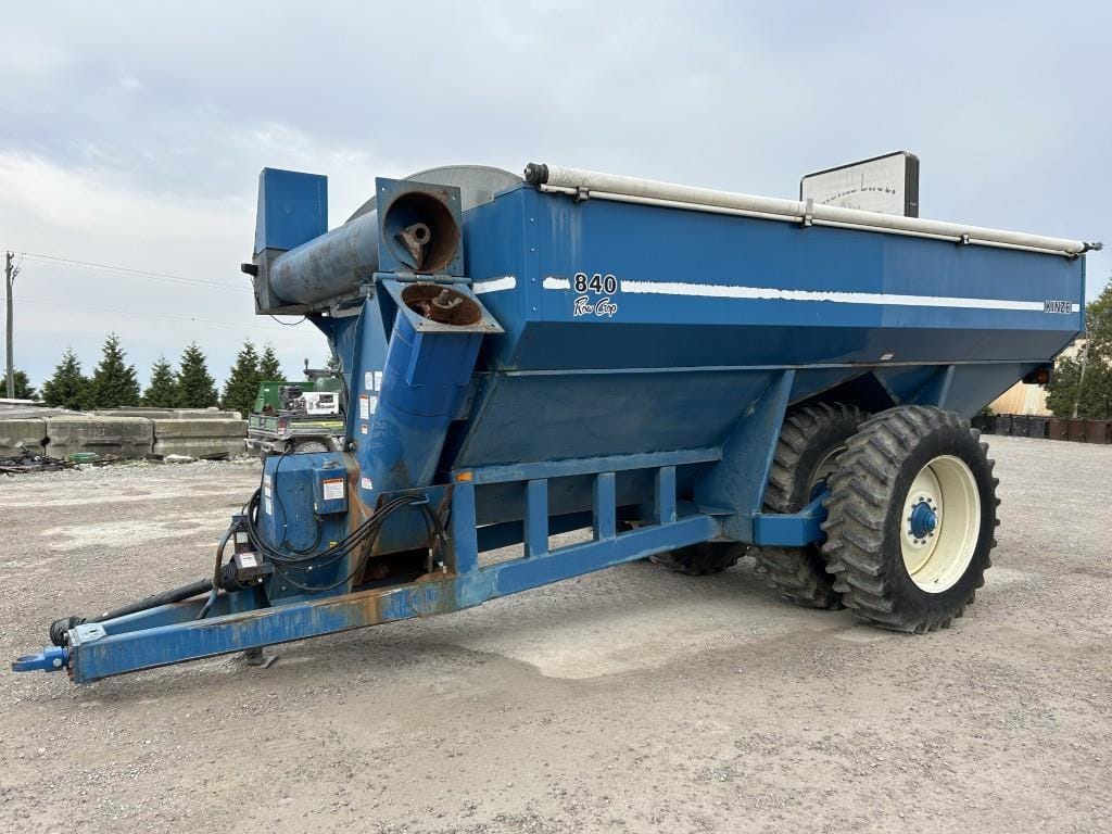 Kinze 840 Equipment Image0