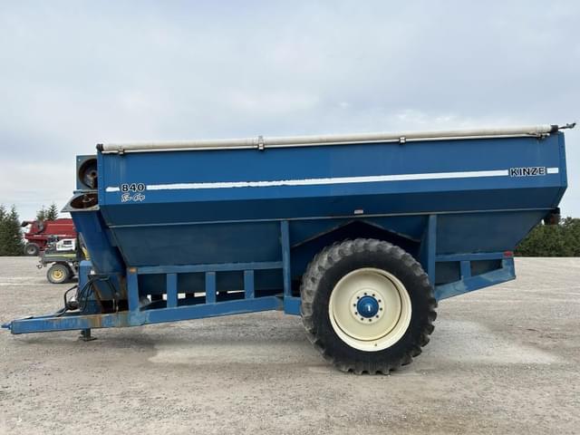 Image of Kinze 840 equipment image 2