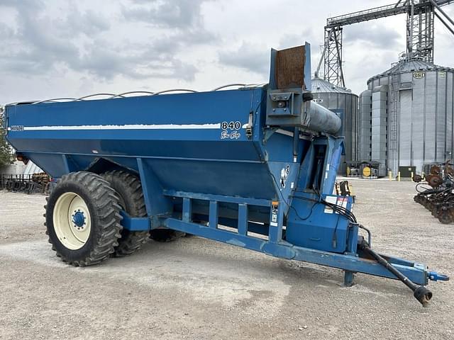 Image of Kinze 840 equipment image 1