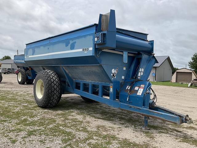 Image of Kinze 840 equipment image 1
