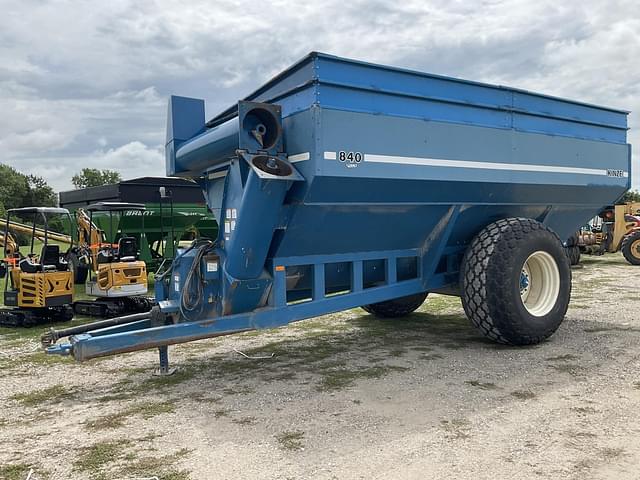 Image of Kinze 840 equipment image 4