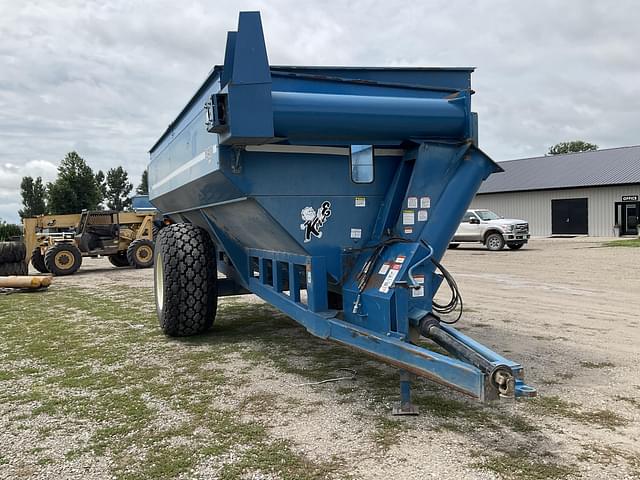 Image of Kinze 840 equipment image 2
