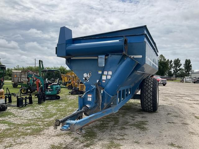 Image of Kinze 840 equipment image 3