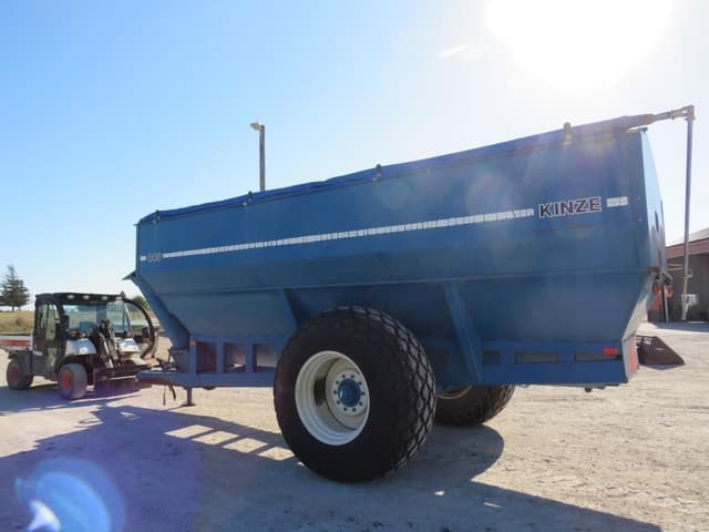 Image of Kinze 840 equipment image 4