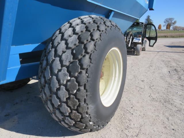 Image of Kinze 840 equipment image 2