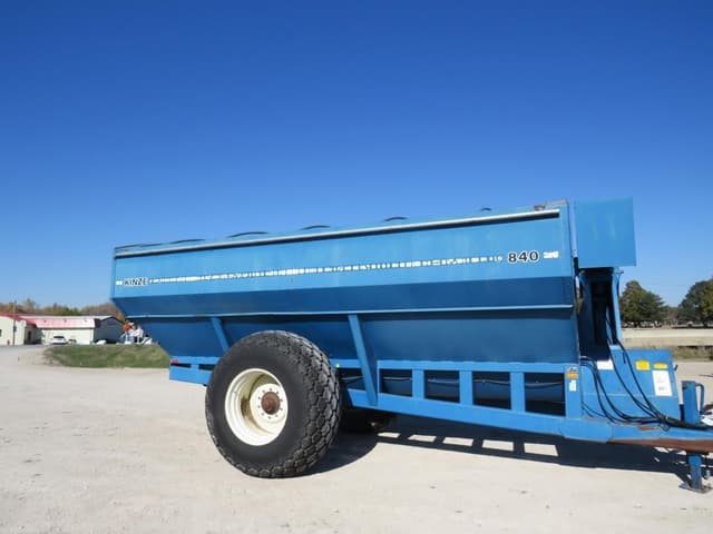 Image of Kinze 840 equipment image 1