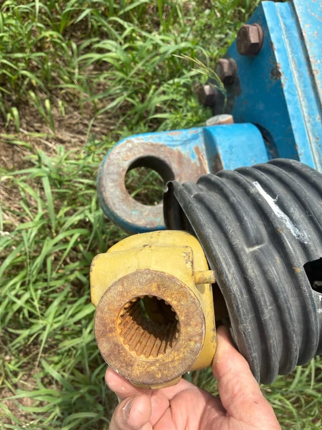 Image of Kinze 840 equipment image 3