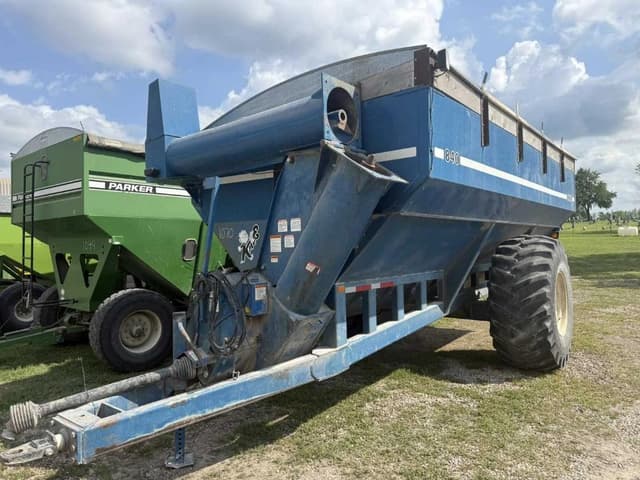 Image of Kinze 840 equipment image 1