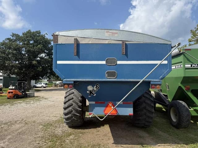 Image of Kinze 840 equipment image 4