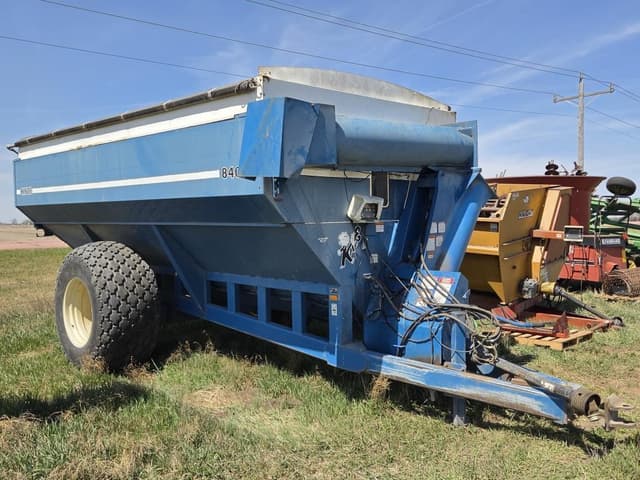Image of Kinze 840 equipment image 1