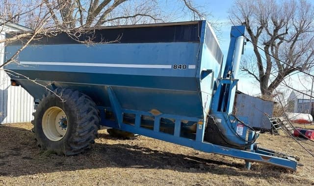 Image of Kinze 840 equipment image 4