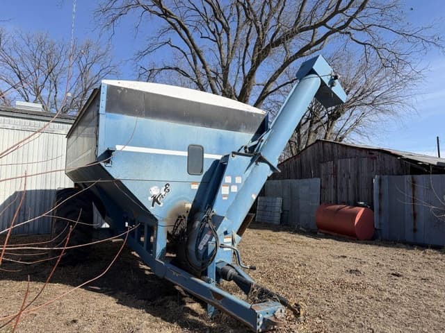 Image of Kinze 840 equipment image 3