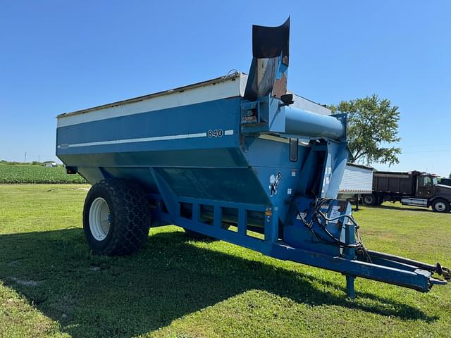 Image of Kinze 840 equipment image 1