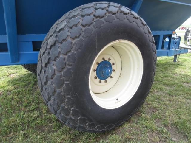 Image of Kinze 840 equipment image 4