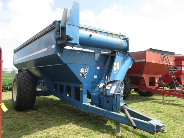 Image of Kinze 840 equipment image 1