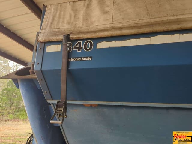 Image of Kinze 840 equipment image 3