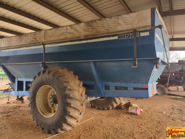 Image of Kinze 840 equipment image 2