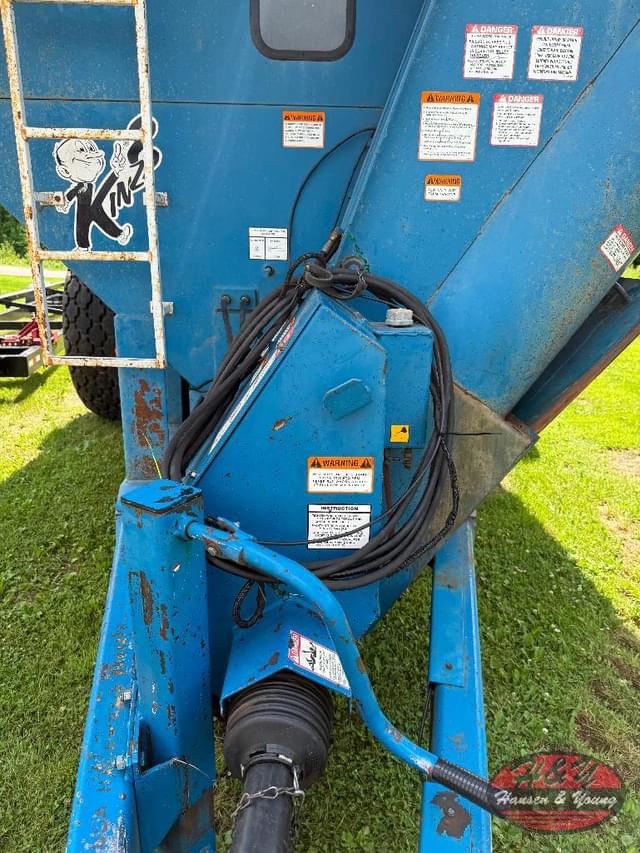Image of Kinze 840 equipment image 4