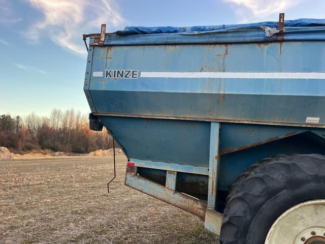 Image of Kinze AW840 equipment image 2