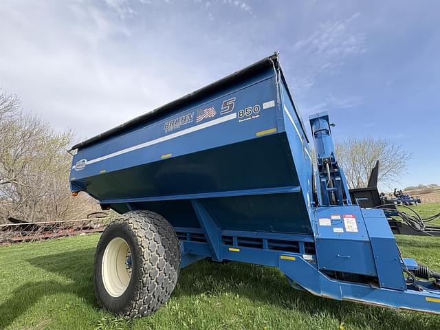 Image of Kinze 850 equipment image 1