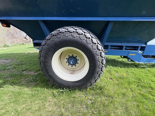 Image of Kinze 850 equipment image 2