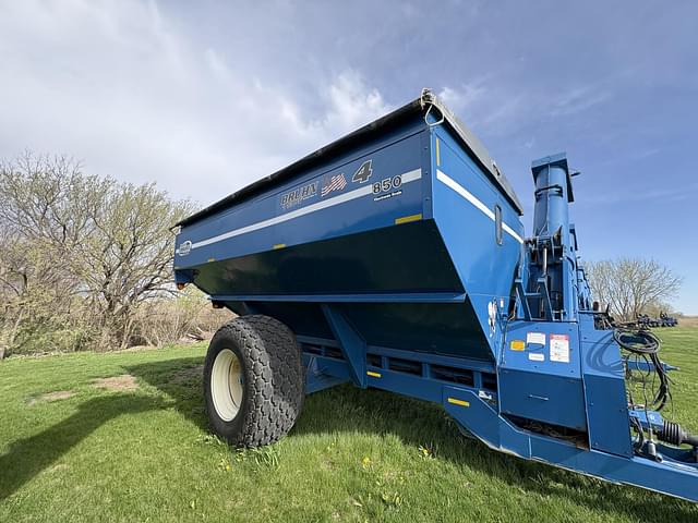 Image of Kinze 850 equipment image 1