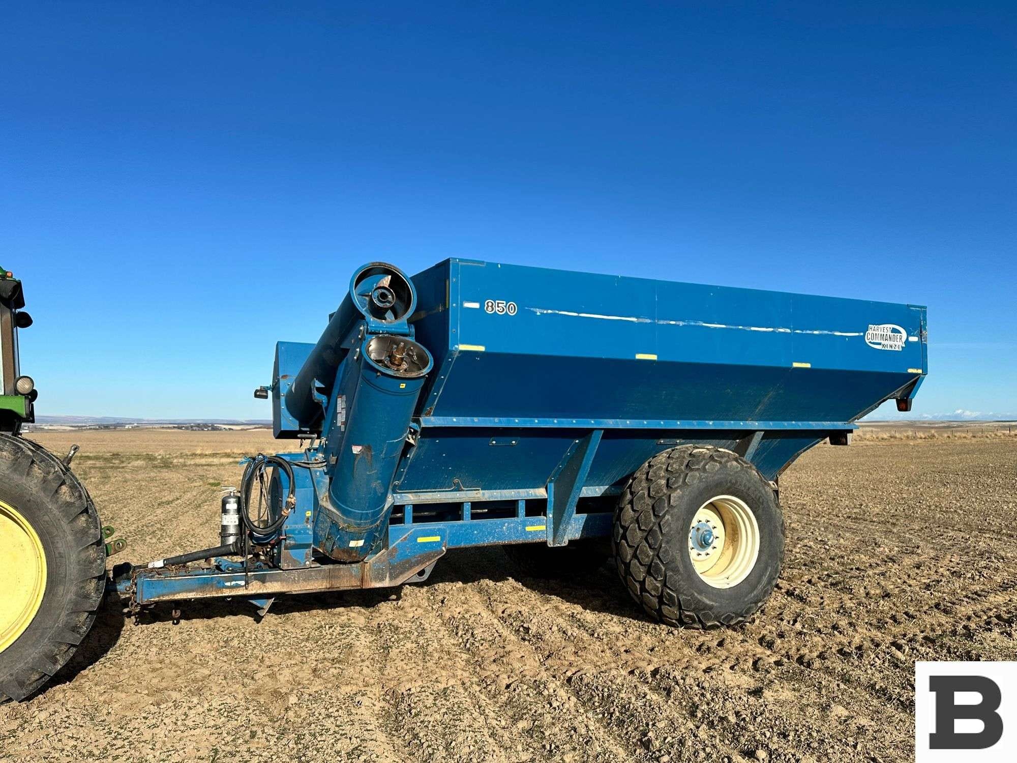 Kinze 850 Equipment Image0