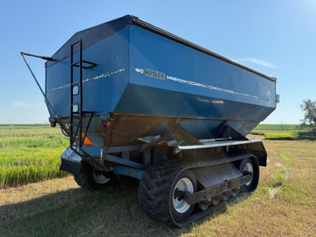 Image of Kinze 1040 equipment image 2